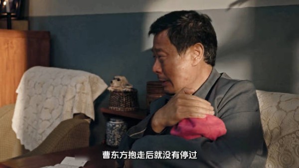 将女儿还回去后，霍青莲新生悔意在大巴拦下女儿