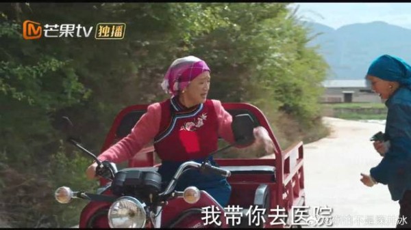 俩闺蜜嘴上磕磕绊绊,真要出了事情,立马互相帮忙