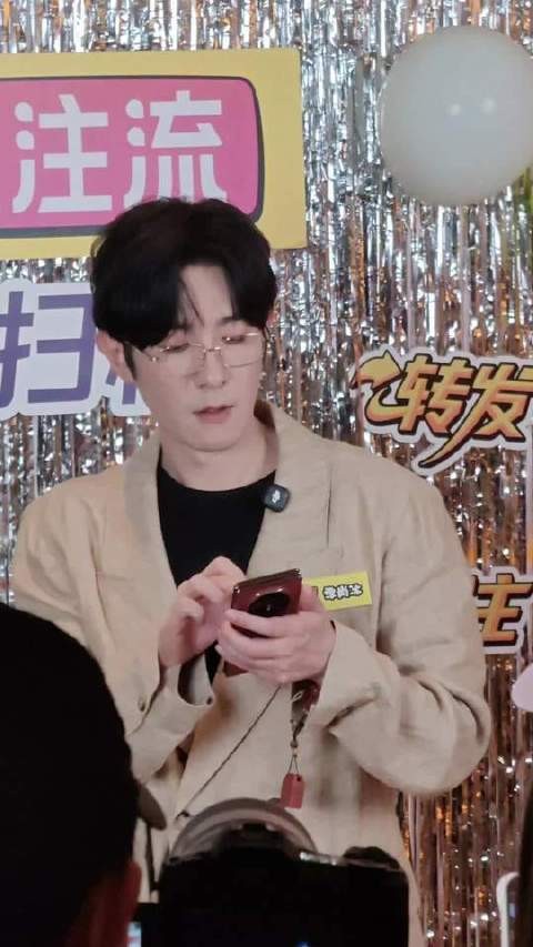季肖冰携手胡耘豪开启高能连线，引爆九门热潮！