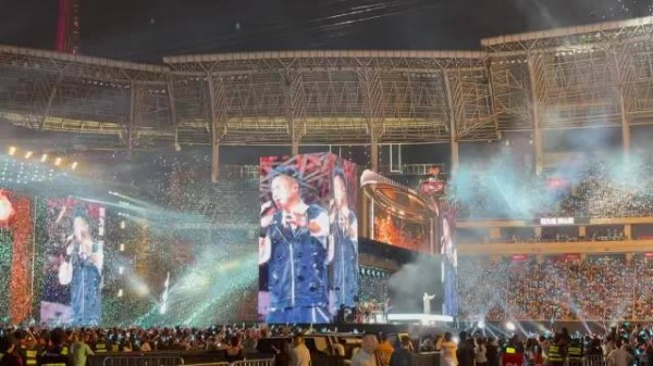谢霆锋老粉结伴抢票奔赴现场，几十年热爱不减
