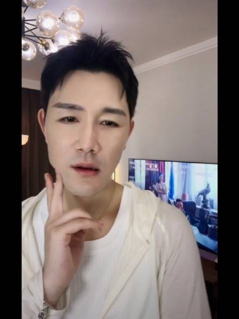 王闯说按照肖战现在的热度粉丝数量以及粉丝粘性，肖战演唱会门票根本抢不到！