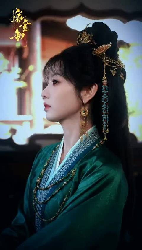 田曦薇两部大女主待播剧惊艳，一天两套造型气场全开