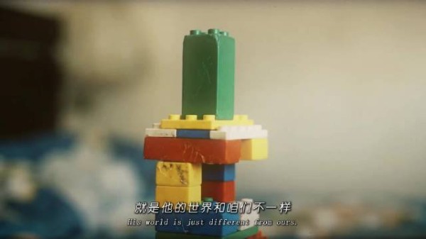 孤独症孩子每天搭建天线,用思念与奶奶对话