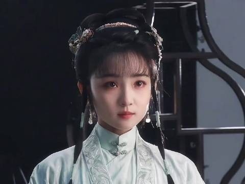 嫡姐拒赴候府之约，庶出妹妹倾力搏击命运，终得踏入侯府朱门