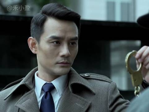 小胖子挟持大姐到76号,被阿诚狠狠教训 伪装者