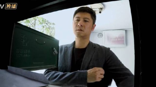 刑警突然冒出个女儿，下秒收到神秘照片愣了，竟是死去的妻子