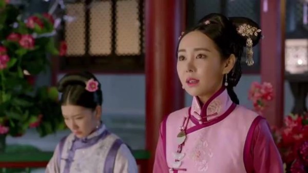 小妾仗着是第一美人，骂小福晋低贱，皇太极迅速掌掴