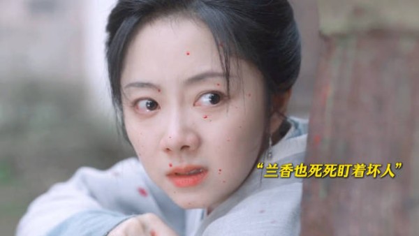 第一次见因为害怕腿软爬着走的女主,这才是正常反应吧! 谭松韵|兰香如故