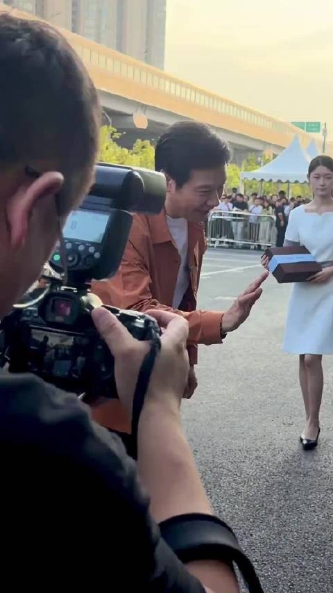 这么平易近人的千亿总裁确实不多见