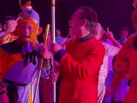 六小龄童六十六岁风采依旧,致敬美猴王经典形象