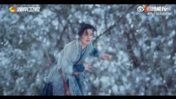 仅仅一个对视就暗流涌动，谢却山的眼神带着迫人的威压扑面而来…