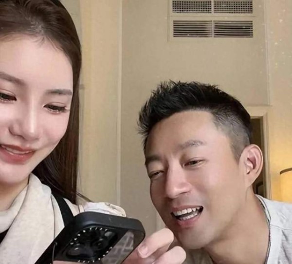 马筱梅妈妈尽力托举女儿，下厨帮招待客人，厨艺精湛汪小菲真幸福