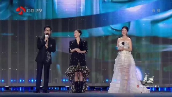 原来张柏芝唱歌也这么有特色,和她平常讲话都不是一个腔调