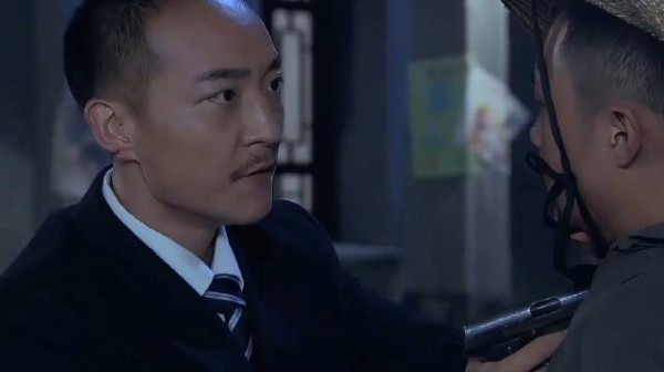 铁核桃 李伟被黑仔给活捉，而他也将为自己的所作所为付出代价