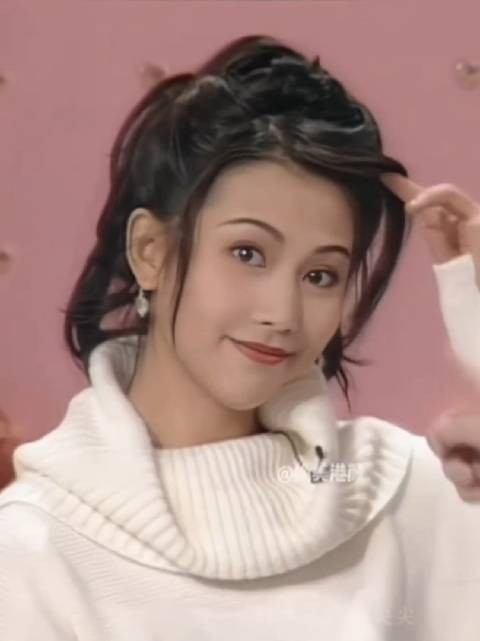 你对蔡少芬的印象来自哪里?17岁蔡少芬港姐名场面,颜值巅峰惊艳全场?