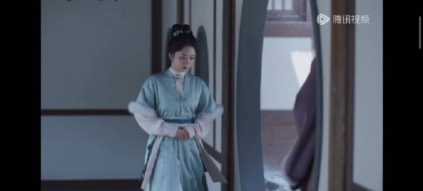 九皋女装竟然有点温婉的感觉，妆面化得不错