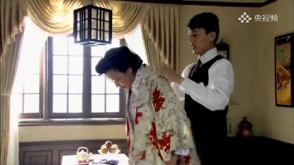 闯关东:一郎想让秀儿穿和服,对方却嫌太难受,说什么都不肯穿!