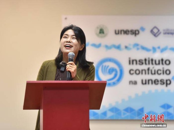 作家鲁敏与巴西青年畅谈四张“中国面孔”