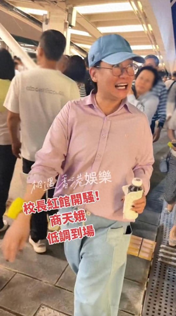 商天娥看谭咏麟演唱会，中性打扮状态真实，卷入欺凌风波后首露脸