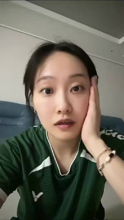 侑玎loveoptions手势舞!喜欢她素颜还是妆后?