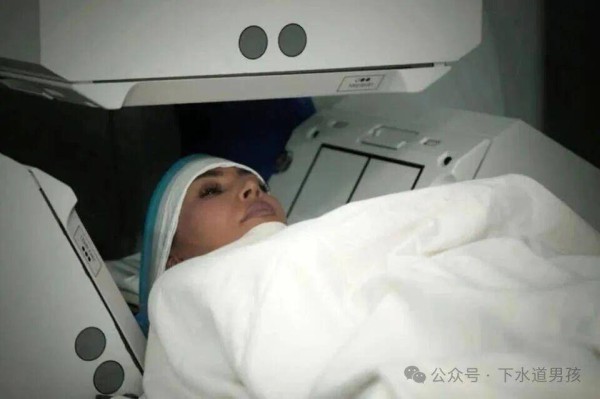 金·卡戴珊怕死!