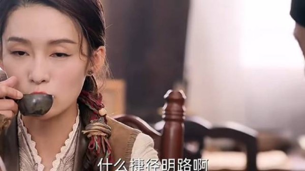 父亲竟让女儿娶大公鸡当老公，看完笑出八块