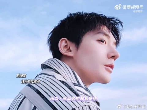 周冬雨和伙伴乘热气球，开始紧张终获美好