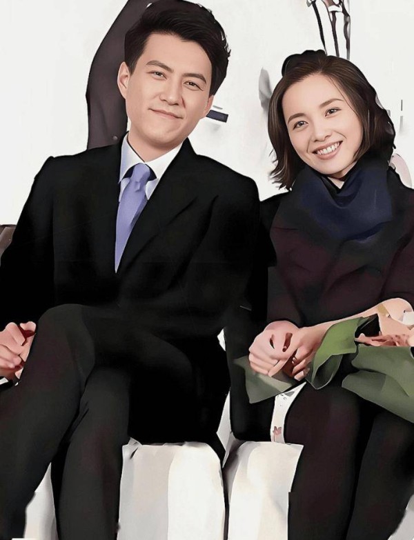 当年靳东不顾父亲反对硬娶离过婚的李佳，如今他把影后老婆宠成宝