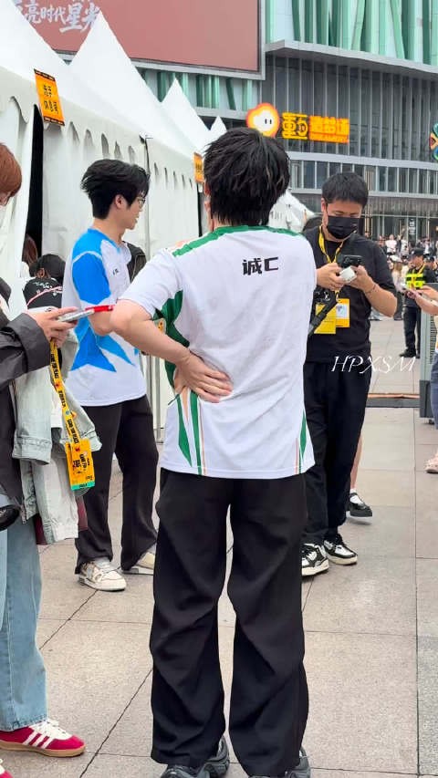 看看遇到谁啦 吃鸡节不见不散