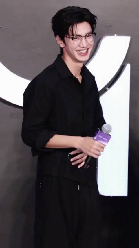 陈哲远也是说上南京话了，还让粉丝教“你戴眼镜好帅怎么说”hhhhhhh