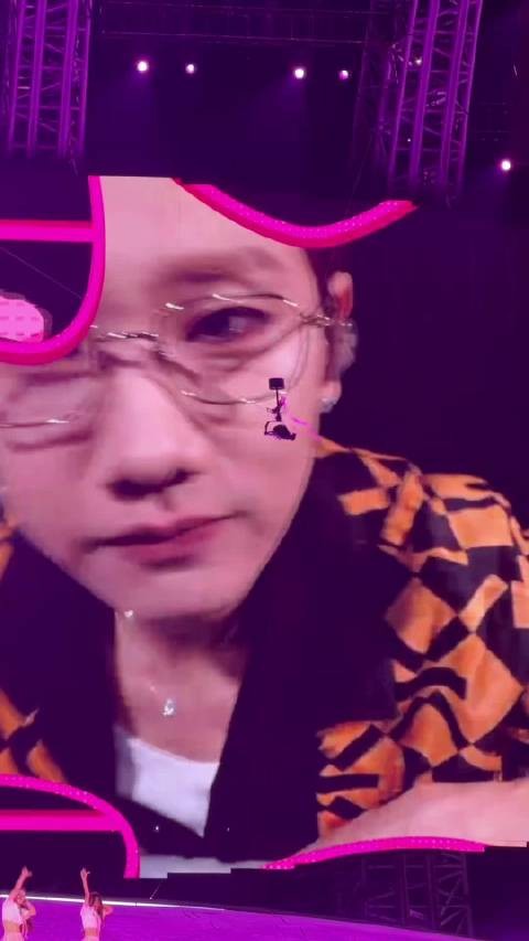 汪苏泷演唱会突然亲吻镜头，小哥哥这样going全场