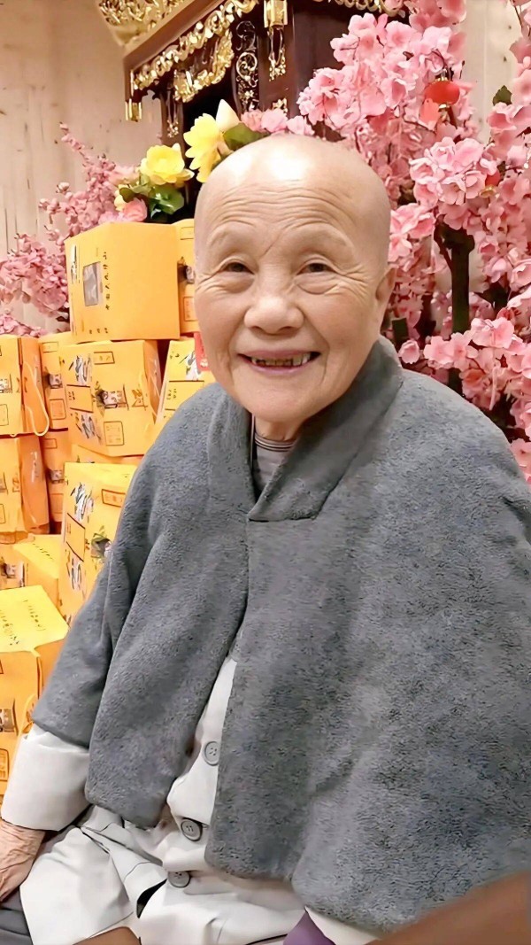 王菲的姨妈在九华山出家36年！她近些年与王菲断了联系