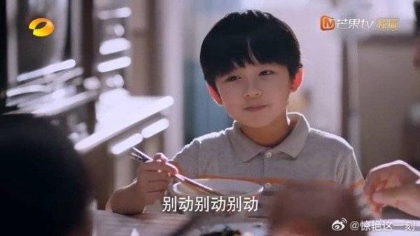 男孩家里父母吵架 却在邻居家有吃有喝,新成员即将加入