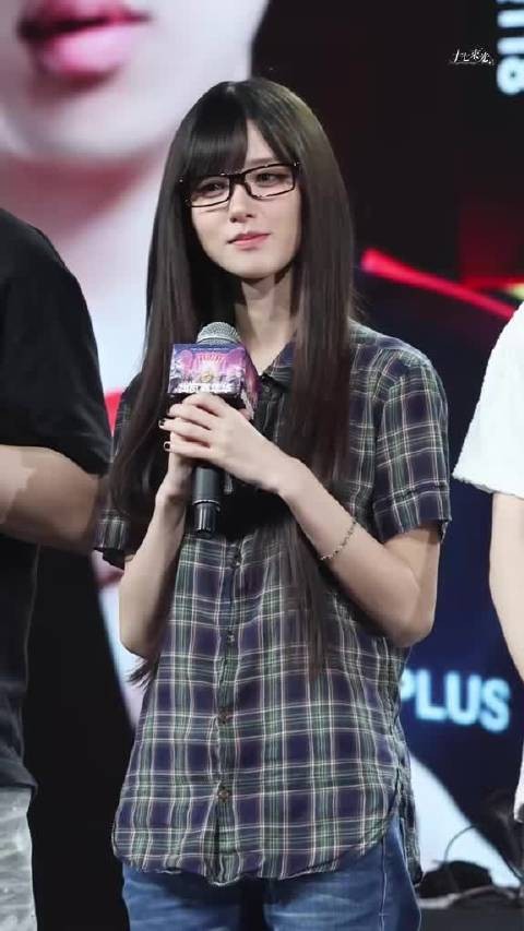 井川里予cos艾薇儿撞脸相似度高，能力获赞