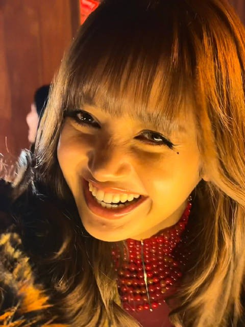 Lisa穿着东北貂皮大衣来唱萨瓦迪卡!美疯了!