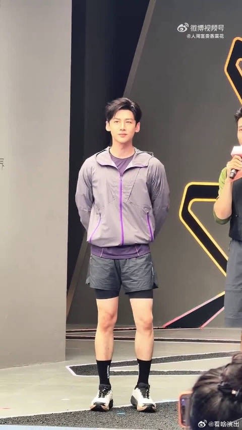 白敬亭的脑洞穿搭,意外的还挺有记忆点