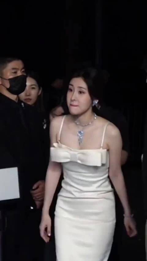 张碧晨：光鲜的背后，隐藏了怎样的故事？