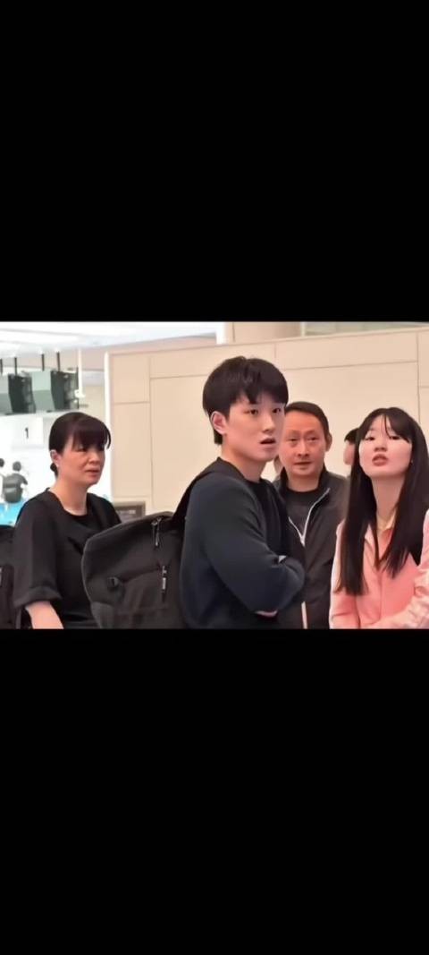 亚运会现场的张本智和、张本美和，还有爸爸妈妈