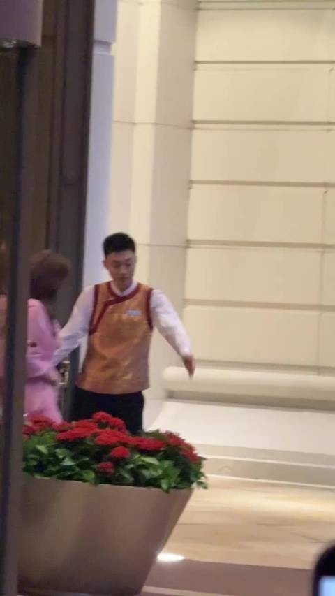 文咏珊明明是御姐来的，不过今天是粉粉的温柔挂