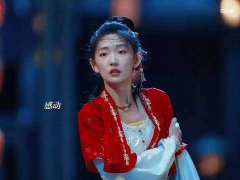 阿术救人遭暗器所伤，元莫放烟花寻人疗伤