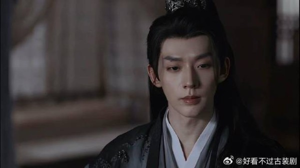 为沐清歌上药苏易水脸红心跳，看她受伤，心终究是融化
