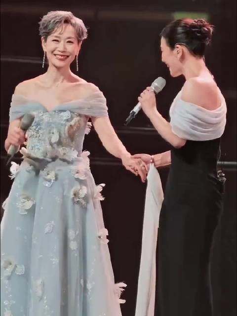 叶童马思纯湾区升明月合唱《牵手》