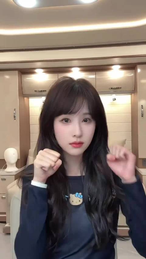 原来陈都灵还被拖欠工资啊!往后的嘟嘟一定会越来越好的! .