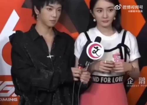 原来杨幂之前就采访回应了,“谁红跟谁玩”“跟唐嫣友谊关系” 了
