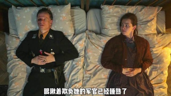 女人为了报仇，竟把毒药悄悄含在嘴里！