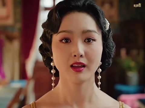 为了当女主角当众撕破裙子，殊不知最终死的最惨