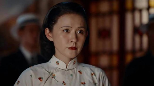 女人每次下注压小,最后倾家荡产!