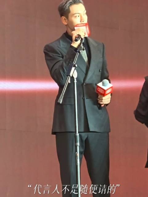 陈伟霆这是每日一爆梗啊,我是老板我也签这样的代言人,太有话题度了