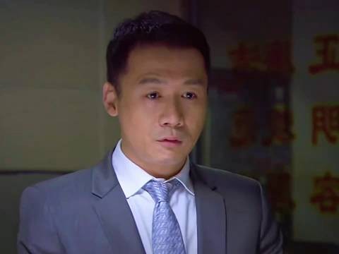男孩迫不得已偷公司的钢材，刚升职经理的小伙连机会都不给！