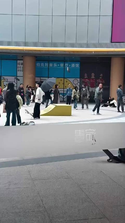 孙俪新剧穿细高跟跑三万步，商场楼梯实拍工程量大